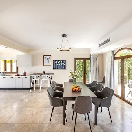 Villa Sunnyvillas: 4br Seafront Villa*private Pool*bw44 Protaras